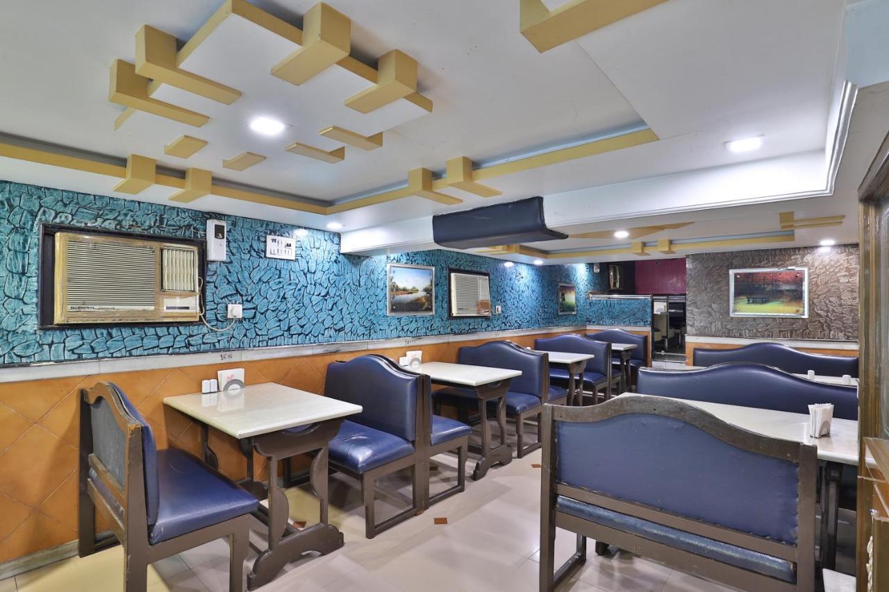 Hotel Midtown Surat Exterior photo